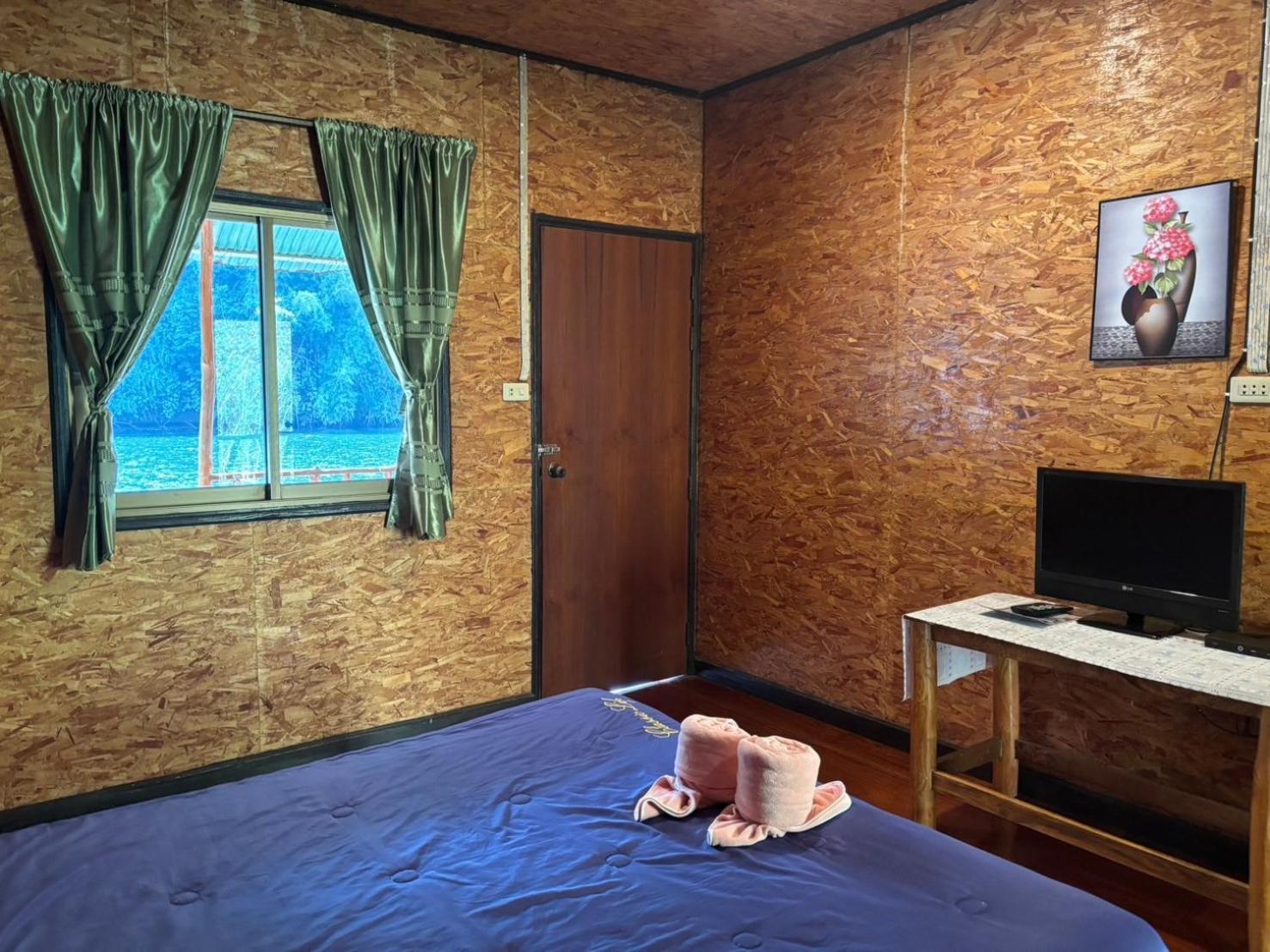 แพจิตรธาดาธารน้ำ Hotel Tha Kradan Eksteriør billede