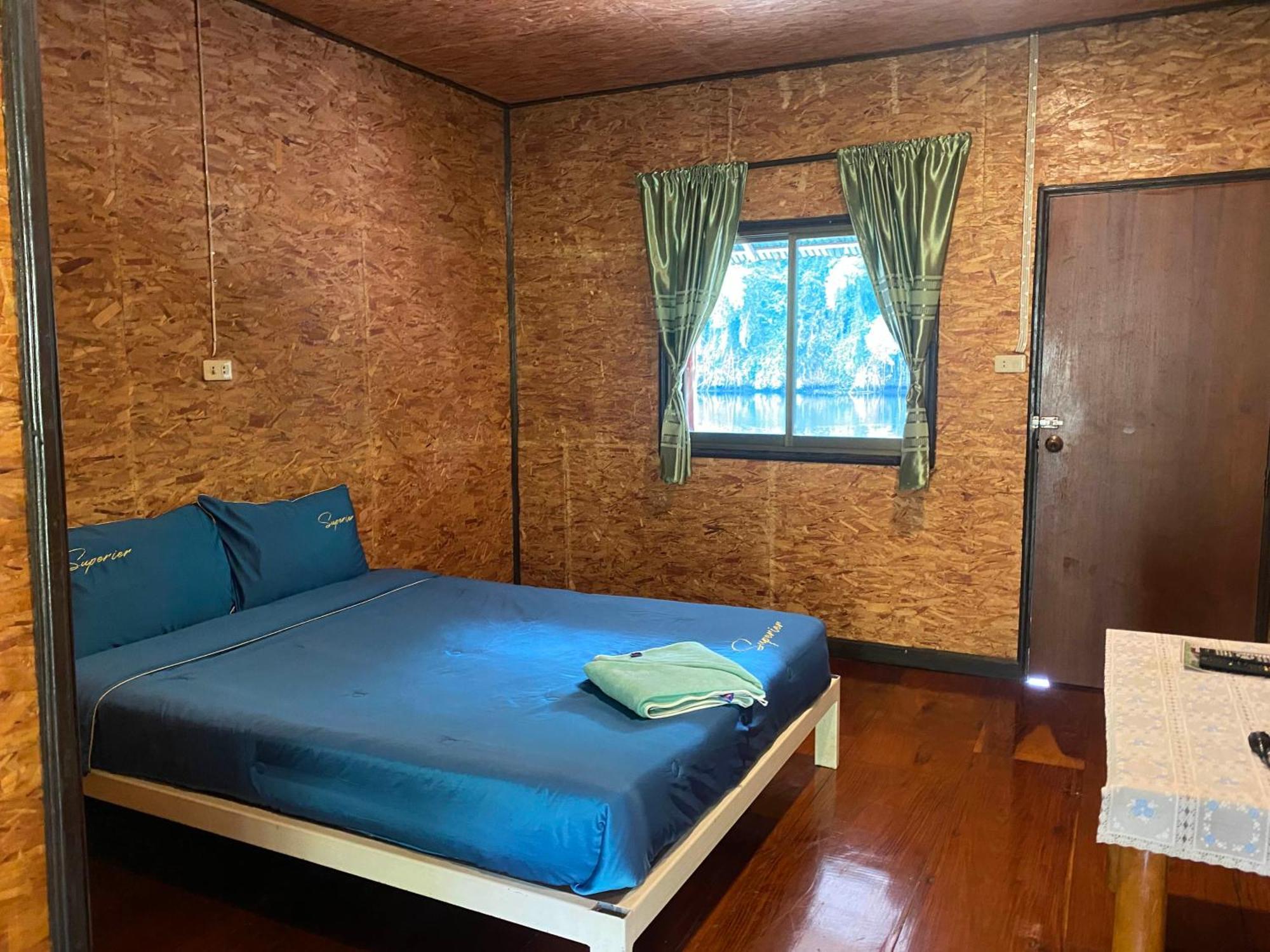 แพจิตรธาดาธารน้ำ Hotel Tha Kradan Eksteriør billede