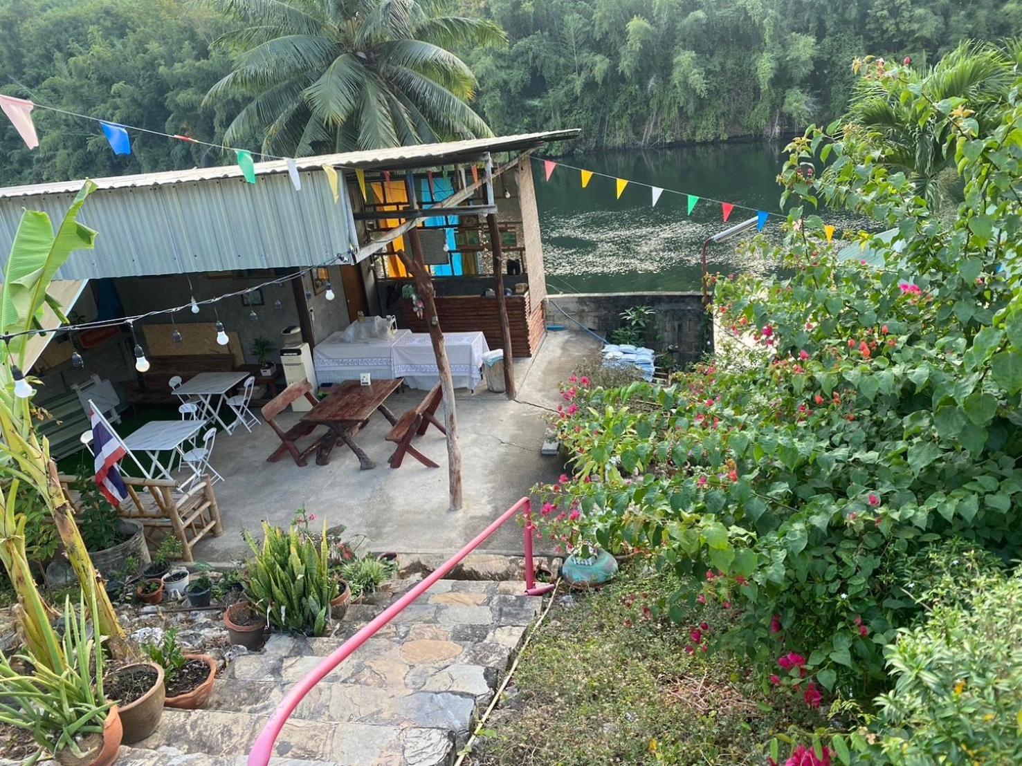 แพจิตรธาดาธารน้ำ Hotel Tha Kradan Eksteriør billede